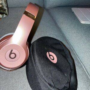 Beats Wireless Headphones - Rose Gold
